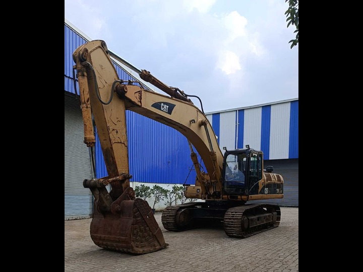 CAT 330C