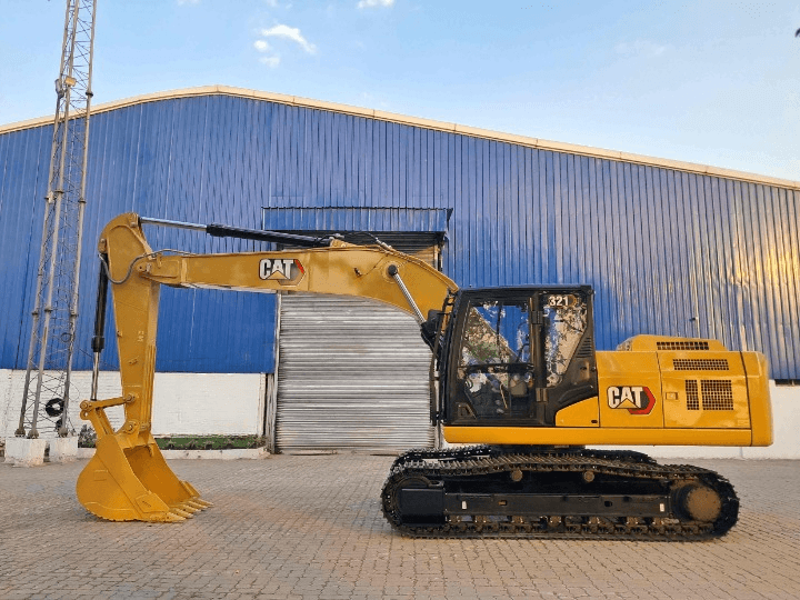 CAT 424 Vs JCB 3DX: Which Backhoe Loader Performs Better In 2026?